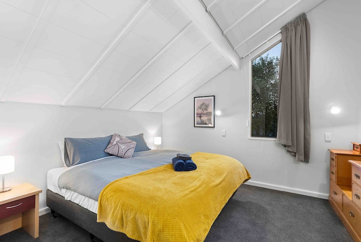 第3间卧室-超大双人床 