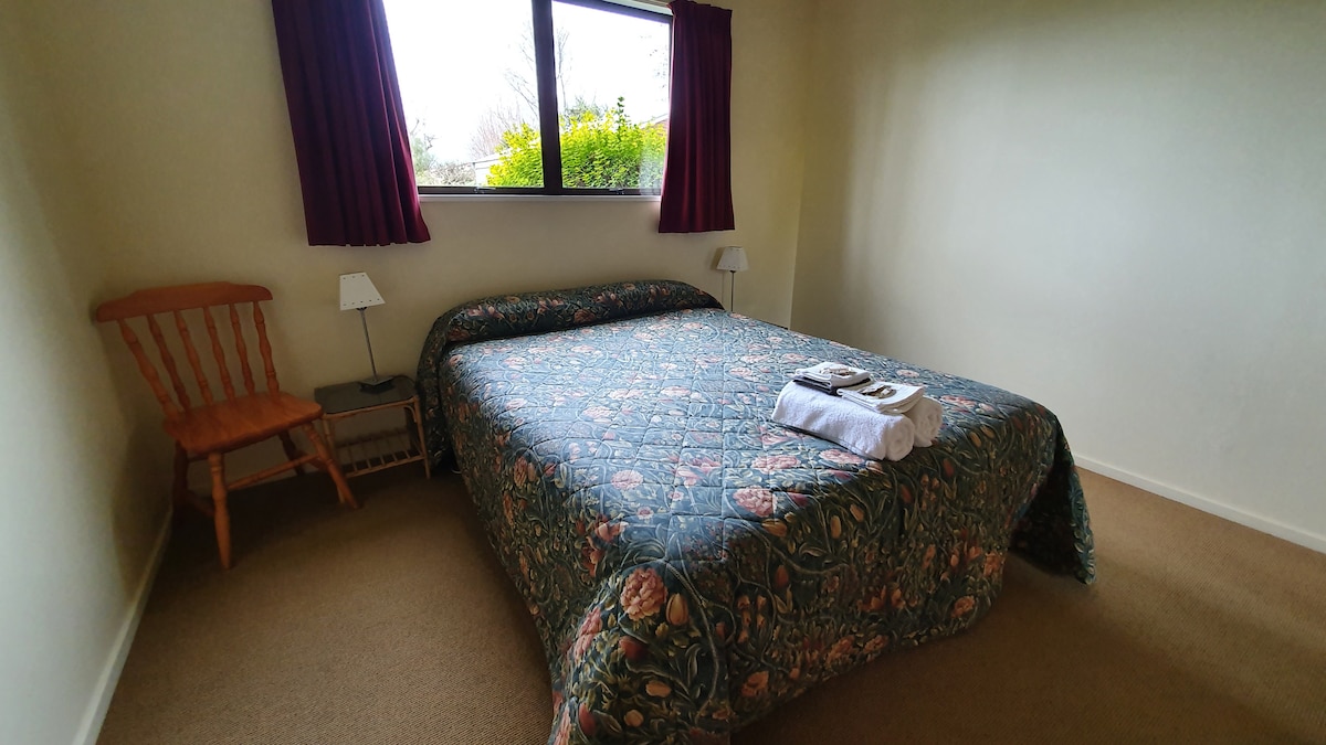 Dhomë gjumi 2
krevat dopio "queen"