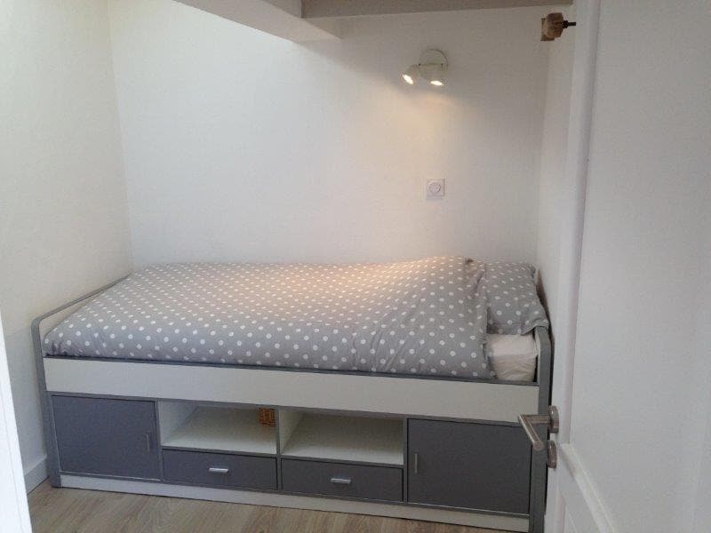 2nd bedroom with 1 0.9 bed, velux