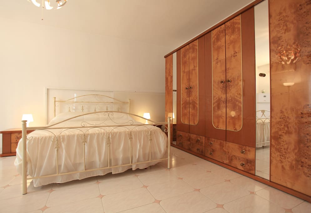 Stanza da Letto Matrimoniale con angolo Living