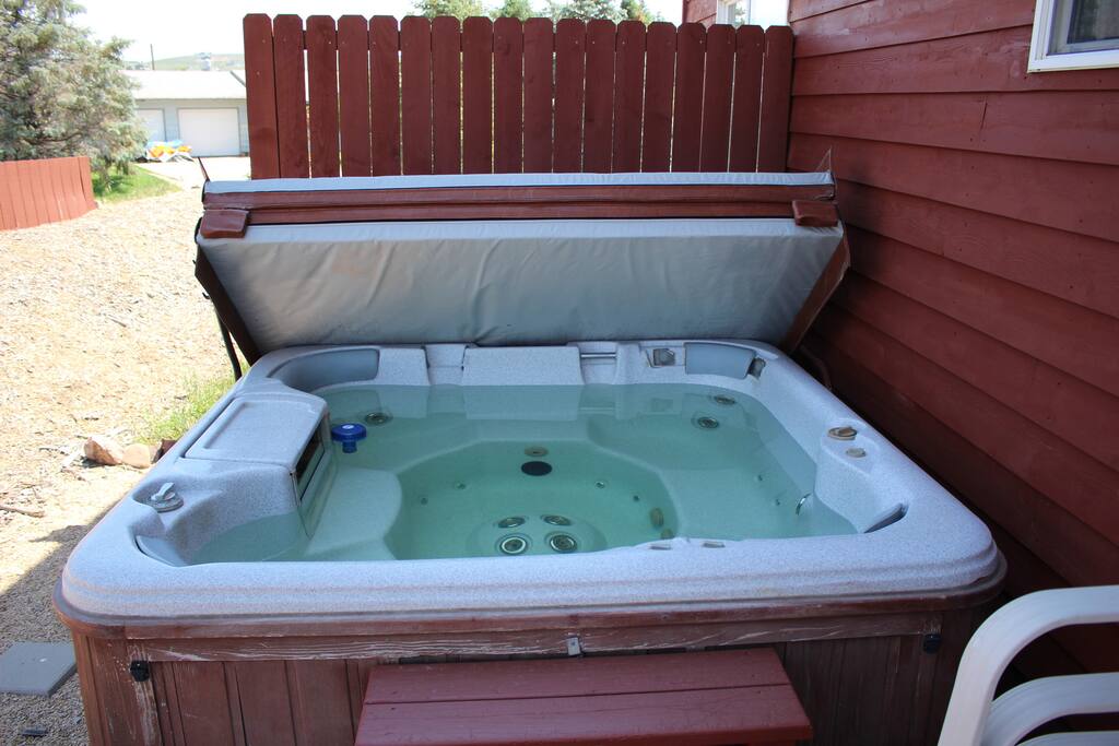 Outdoor Hot Tub feels sooooo good after a day on the slopes