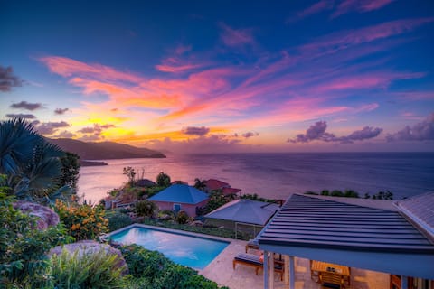 King Bed, Panoramic Ocean Views and Secluded Beach