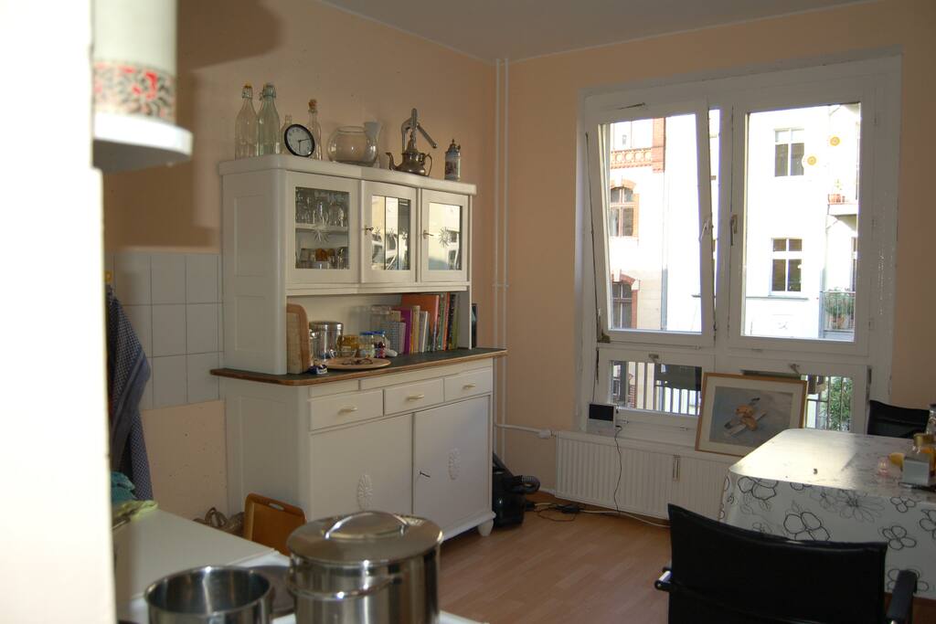 große Wohnküche mit Essplatz - big kitchen with dining table