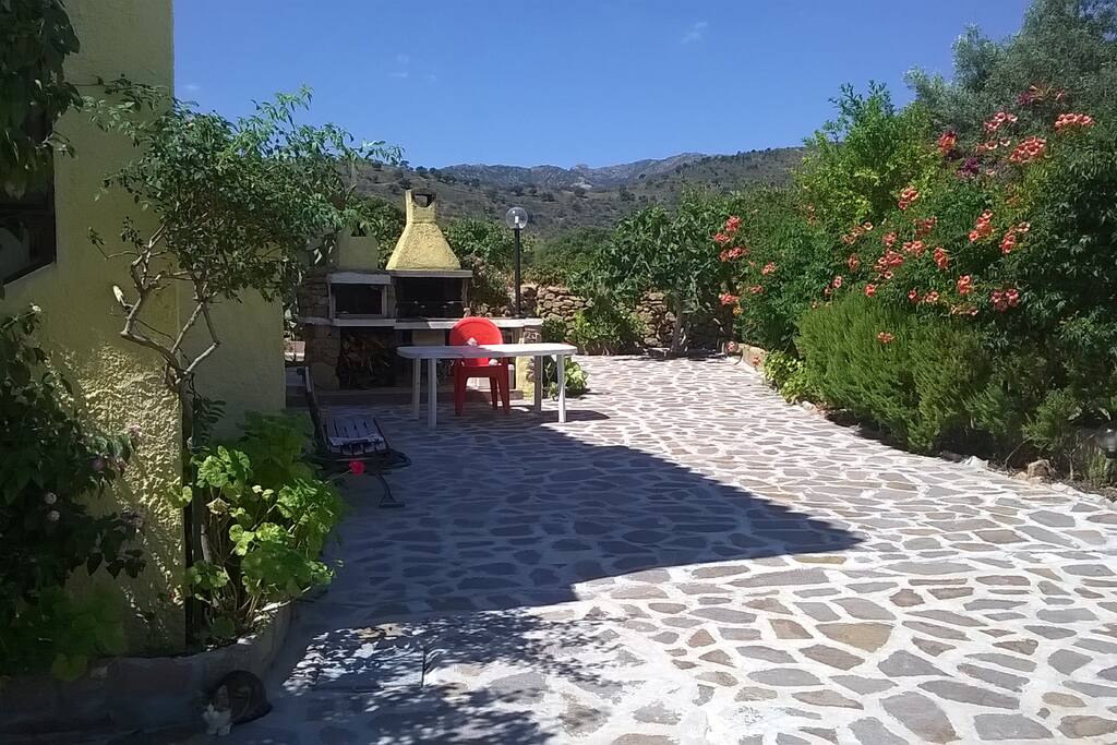 parcheggio giardino veranda barbecue