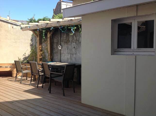 Échoppe typiquement bordelaise plein centre. gallery image 4