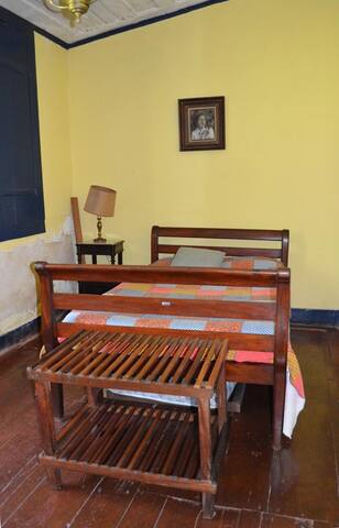 Quarto Triplo Amarelo