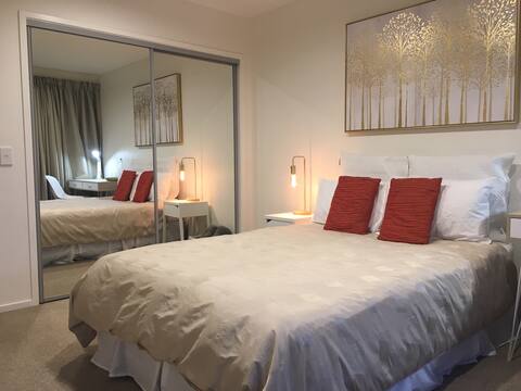 Secluded, Cosy Modern Apartment