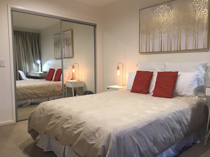 Secluded, Cosy Room in Modern Apartment Flats for Rent in Queenstown