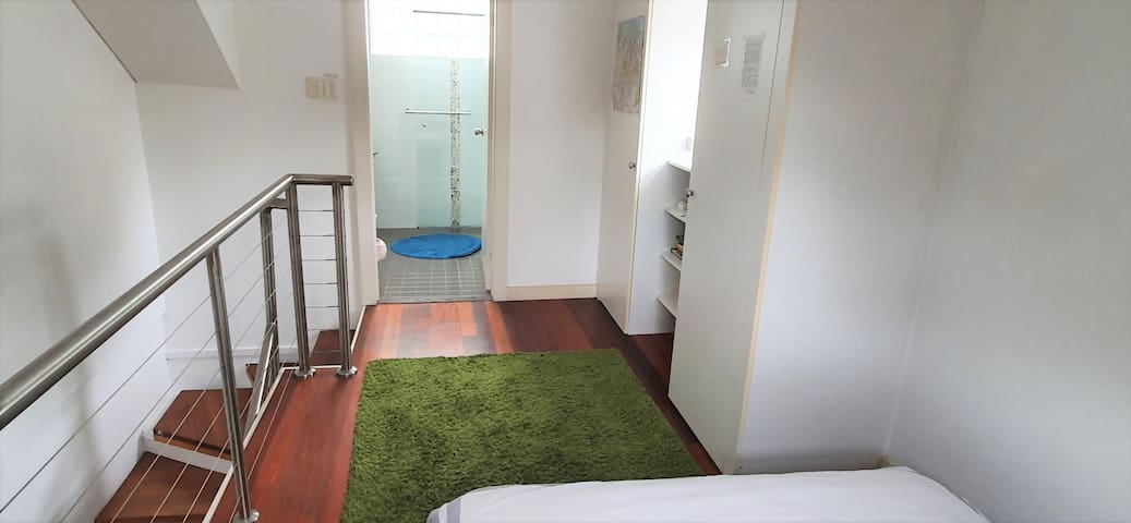 Inner City Crash Pad on Surry Hills Border