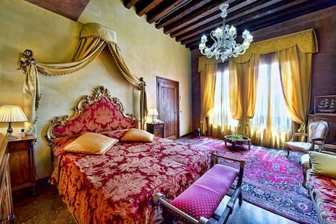 Canal view Caravaggio apartment in a luxury Palace