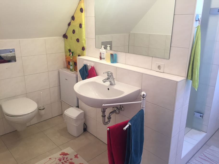 Eigenes abschließbares Bad mit Toilette
