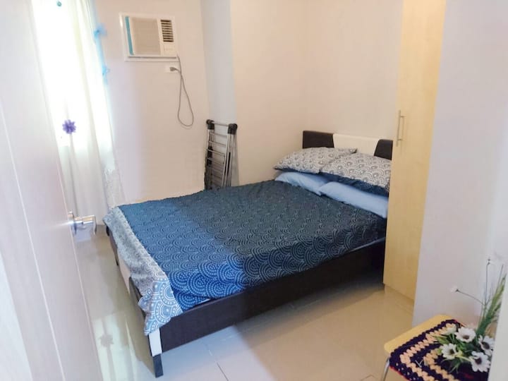 2. spavaća soba s klima-uređajem i bračnim krevetom.
