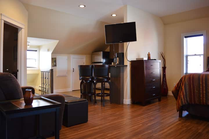 Bachelor Rental In Great Location - Moncton