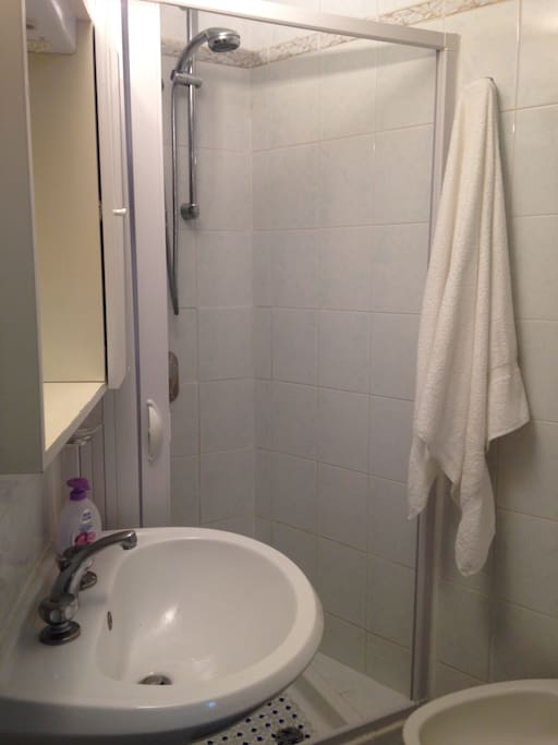 Bagno con doccia