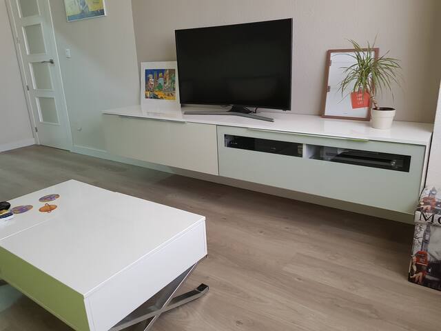 Piso moderno y garaje,ideal parejas. Petfriendly