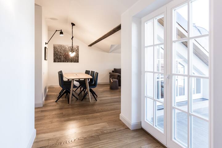 LUXURY PENTHOUSE APARTMENT WITH TERRACES & VIEWS gallery image 2