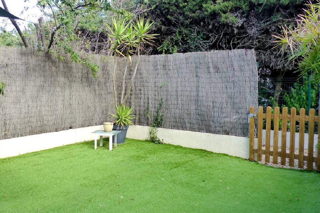 A calm garden : a haven in the heart of the Cap d'Antibes