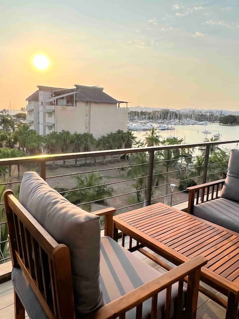 Popular Airbnb listing: Luxury Loft Private Roof Garden View to the Marina in Las Jarretaderas