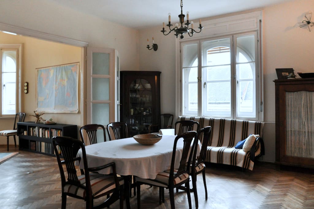Diningroom opening towards the livingroom and the american kitchen. You can open the table and have dinner with up to ten people!