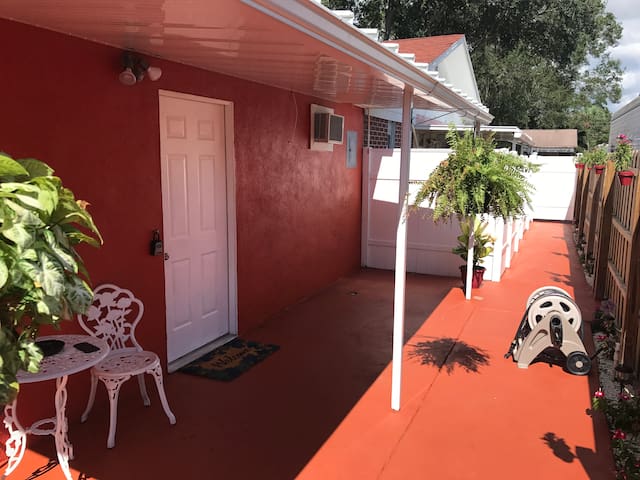 Private Studio Close to Airport