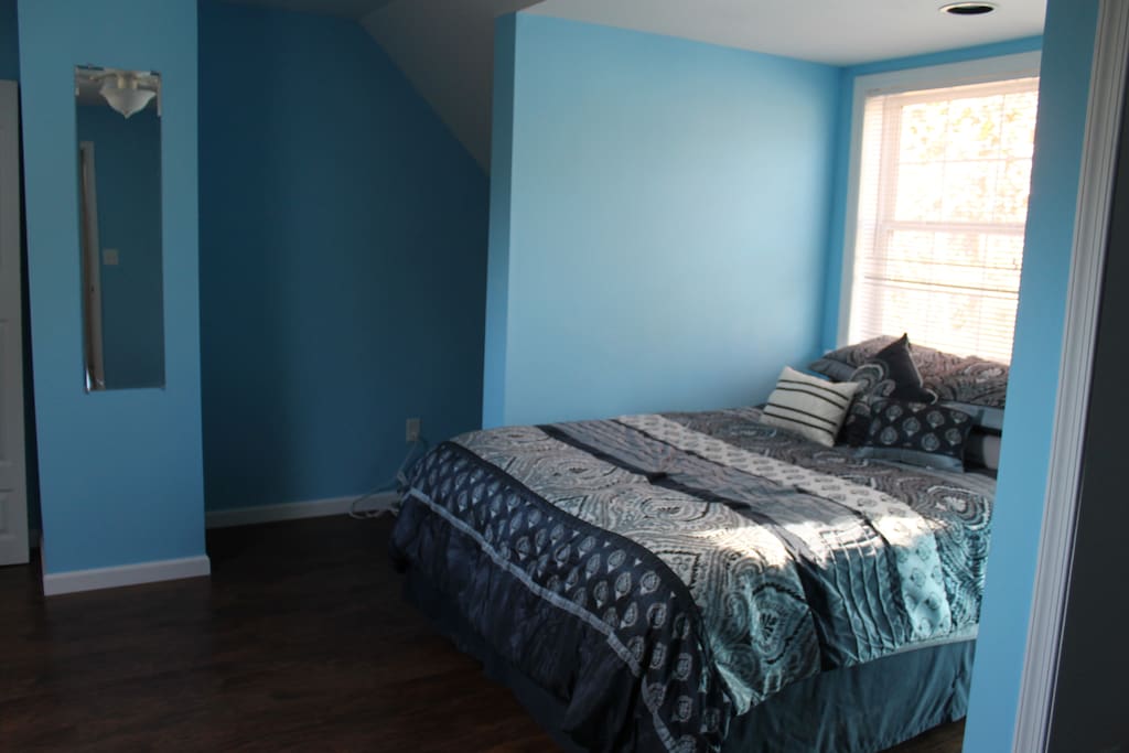 Bedroom with queen size bed