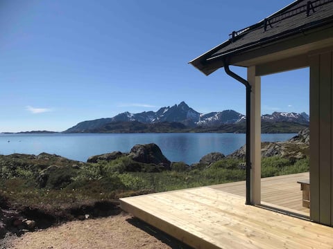 Private waterfront cabin in Lofoten