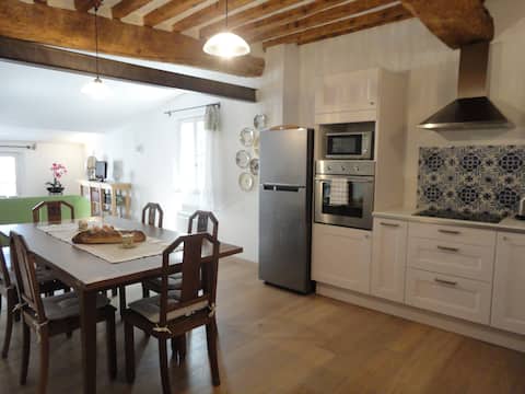 Top Airbnb: Beautiful Provencal Duplex in L'isle Sur La Sorgue