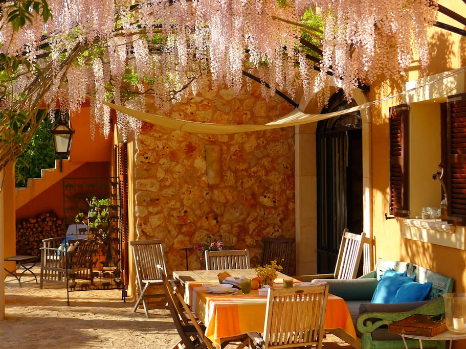 Terrasse vorm Haus