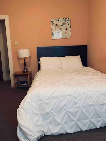 A room in private house - 20-35 minutes  from NYC