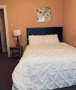 A room in private house - 20-35 minutes  from NYC