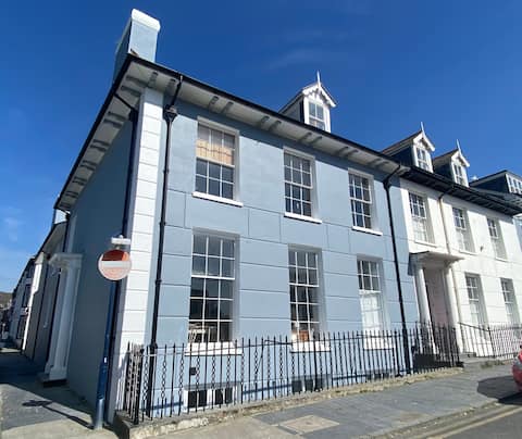 Beautiful 2 bed apartment in heart of Aberystwyth