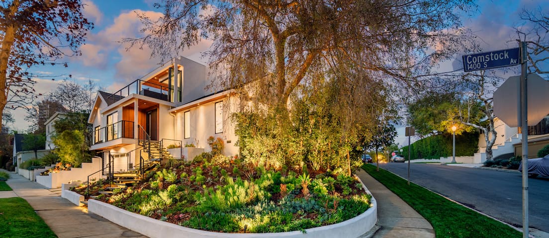 Brand New Construction in the heart of the city gallery image 3