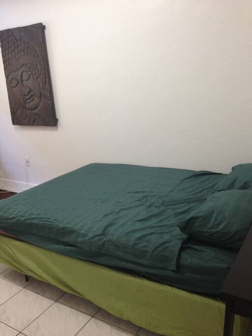 COMFORTABLE QUEEN SIZE BED