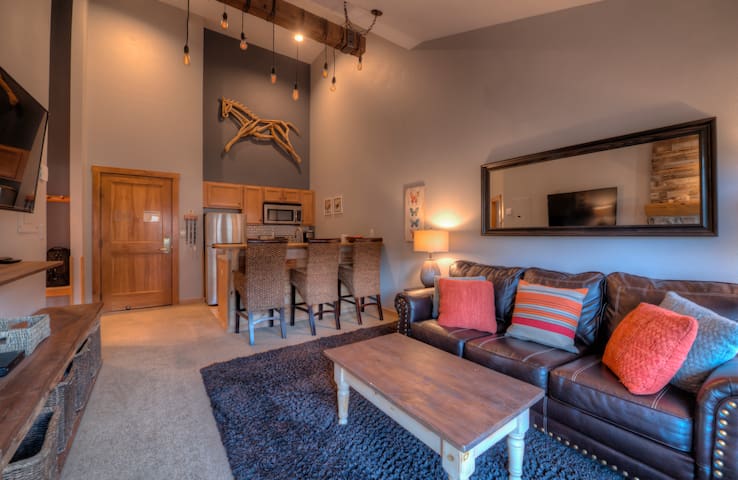 Walk to Lifts! Free Covered Parking, High Ceilings