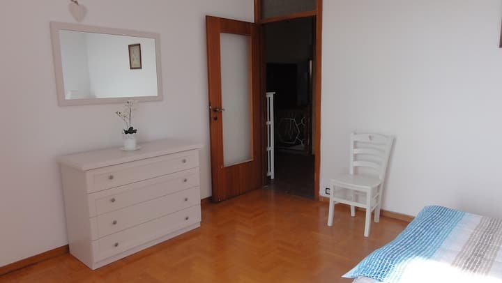 חדר 1 בקומה הראשונה.