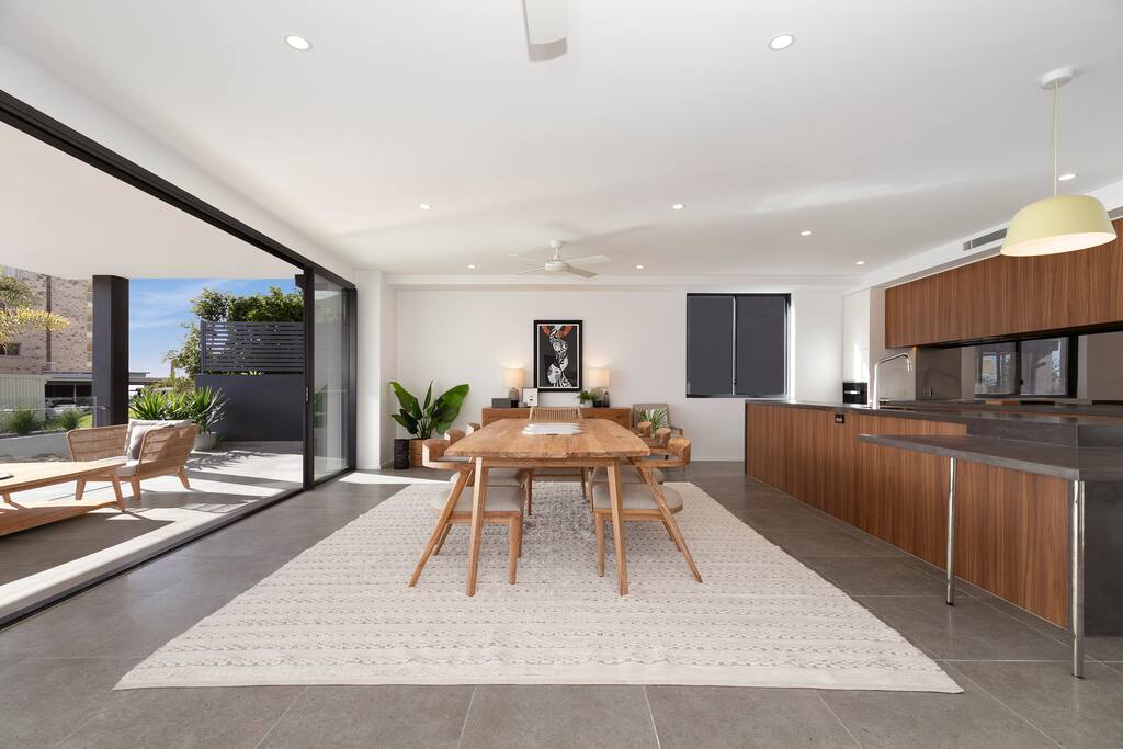 Kitchen / dining
