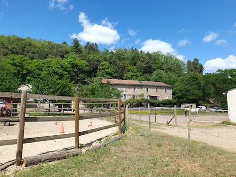Gîte in an equestrian farm by the river