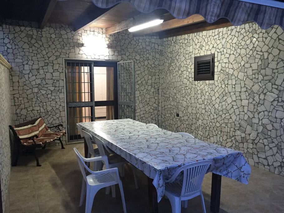 tavolo esterno, con pergolato