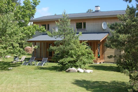 Peaceful and private loghouse