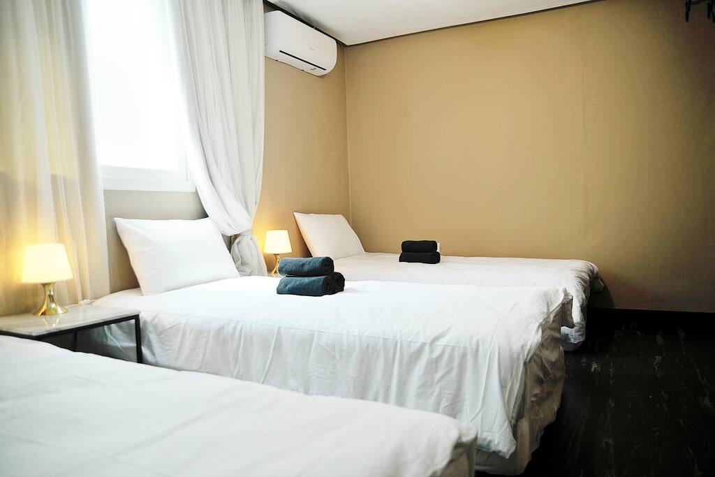 Room1