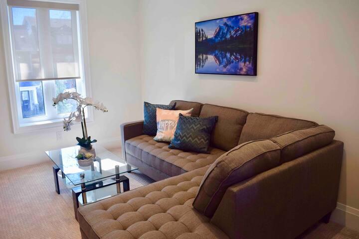 SpaciousTwo Bedrooms & Two Baths in Little Italy gallery image 4