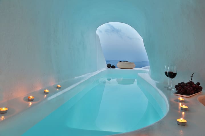 Lava Cave suite