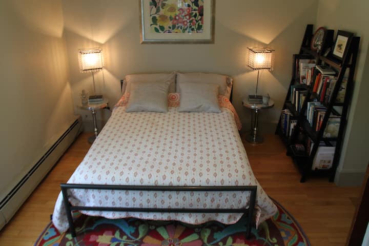 Втора спалня с двойно легло, бюро, принтер и високоскоростен безжичен интернет, ако трябва да работите.