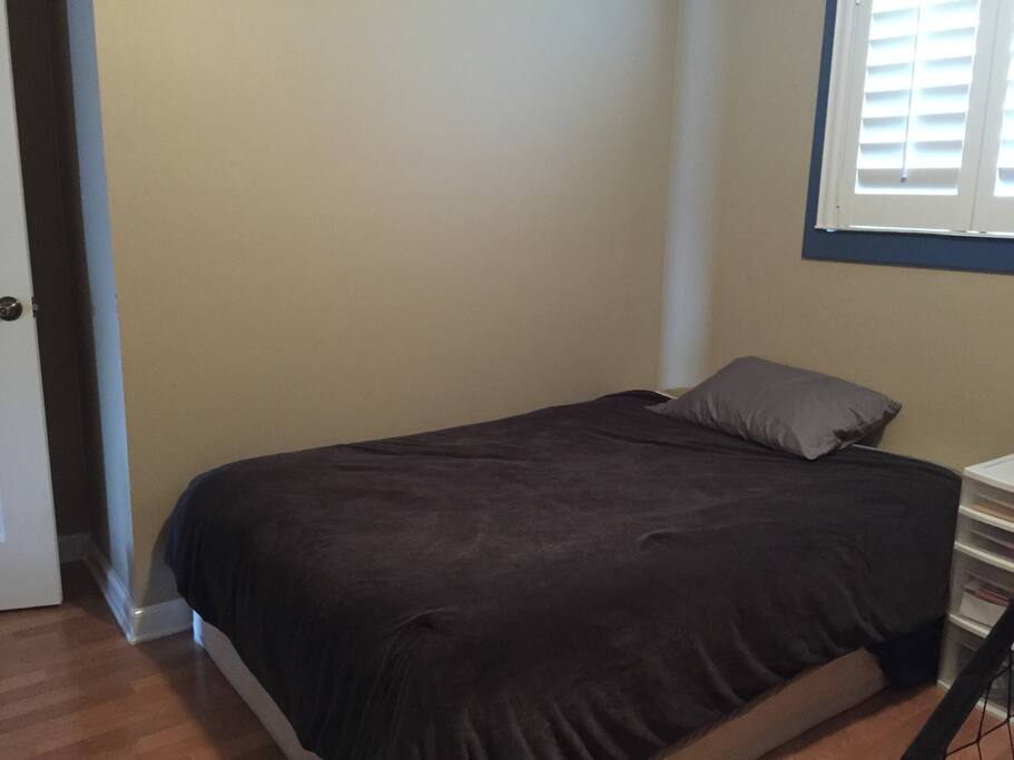 Full size bed