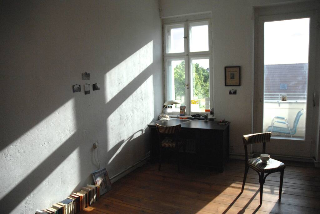 ROOM 1