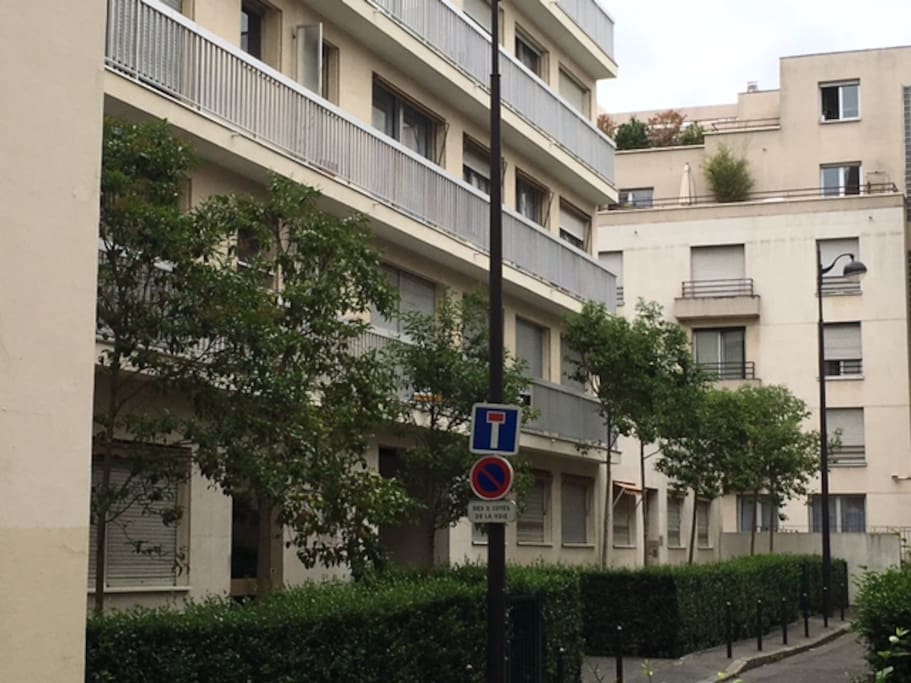 The building, the apt is on the third floor (US)
