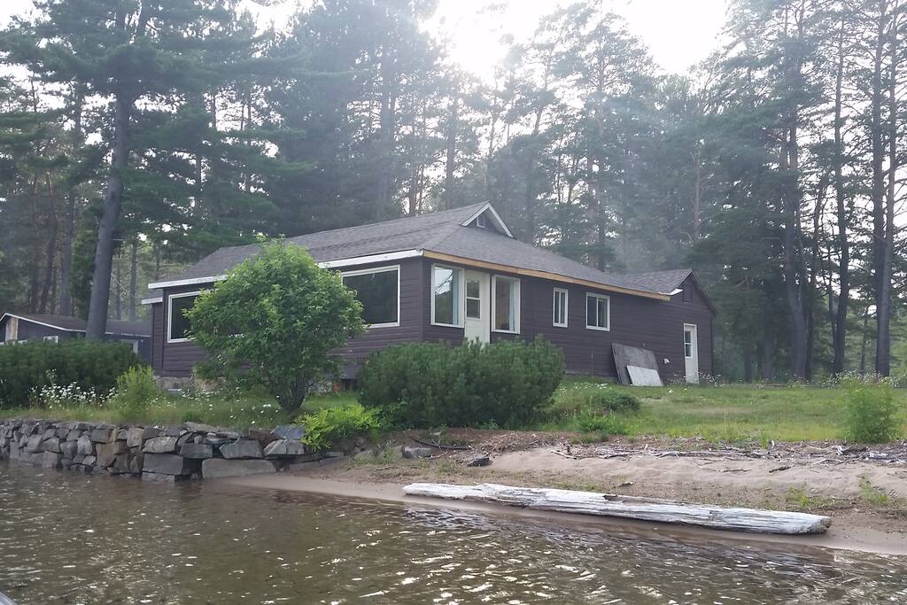 Beach front cottage on Big Basswood Lake. Cabins for Rent in