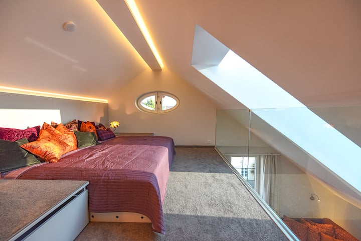1 additional double bed in the mezzanine Empore