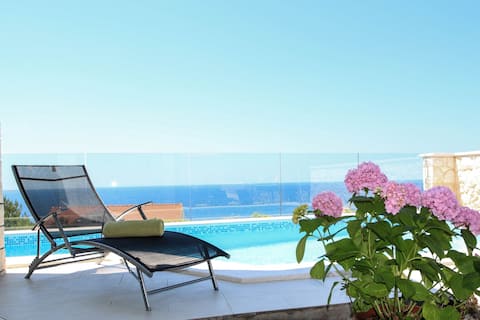 Villa Adriana with swimming pool in Bilo,Primosten