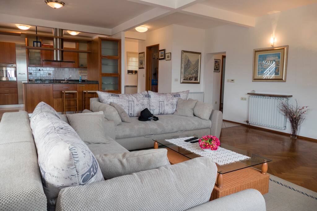 Large and cozy sofa beds 160x200 cm.